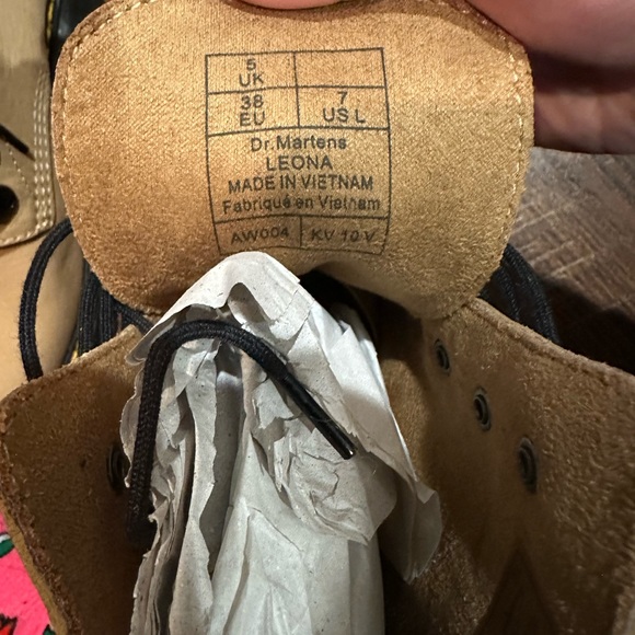 Dr Martens Leona combat lace up boots in Sand Nubuck Sz 7W - Picture 12 of 12